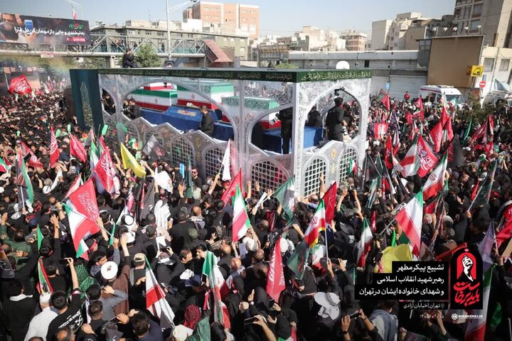 ویڈیو/رہبرِ شہید کی تشییعِ جنازہ تہران کی مختلف شاہراہوں پر جاری/عوام کا جمع غفیر
