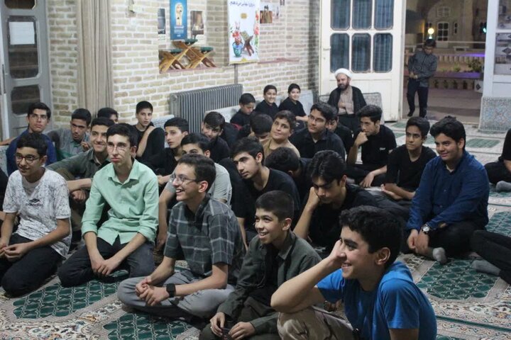 تصاویر/ برگزاری اردوی تربیتی (نسل نور) در مدرسه علمیه امام خمینی (ره) یزد