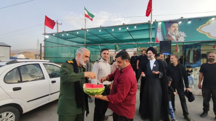 تصاویر/ خدمت رسانی موکب بخش برزک به زائرین رهبرشهید