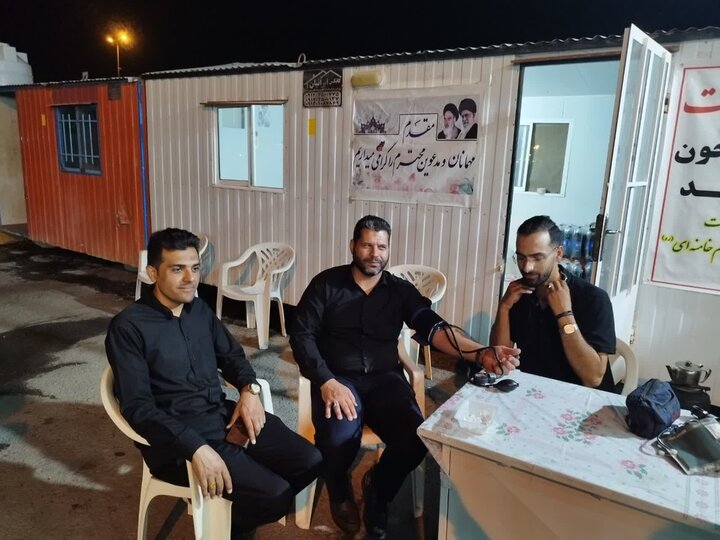 تصاویر/ خدمت رسانی موکب بخش برزک به زائرین رهبرشهید