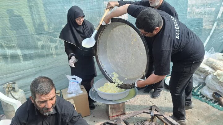 تصاویر/ خدمت رسانی موکب بخش برزک به زائرین رهبرشهید