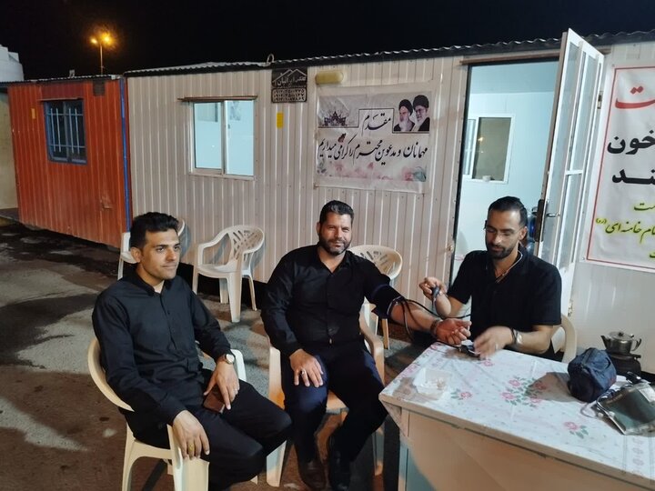 تصاویر/ خدمت رسانی موکب بخش برزک به زائرین رهبرشهید