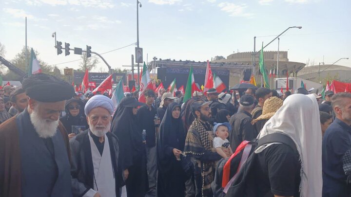 تصاویر/نماینده ولی فقیه در استان مرکزی در مراسم وداع با رهبر شهید در تهران