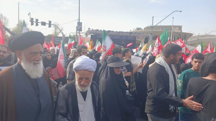تصاویر/نماینده ولی فقیه در استان مرکزی در مراسم وداع با رهبر شهید در تهران