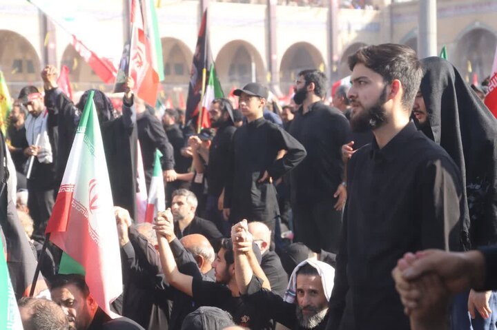 تصاویر / حضور مدیر ،اساتید وطلاب مدارس علمیه استان قزوین در مراسم تشییع قائد شهید امت در تهران