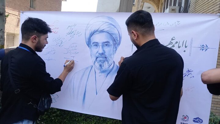 تصاویر / حضور مدیر ،اساتید وطلاب مدارس علمیه استان قزوین در مراسم تشییع قائد شهید امت در تهران