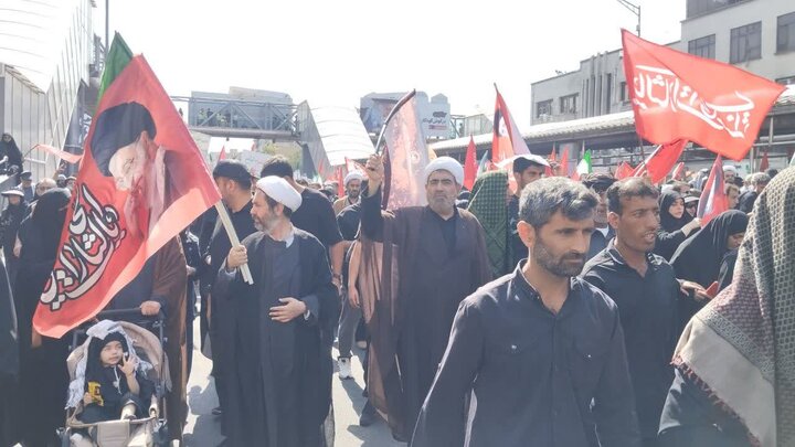 تصاویر / حضور مدیر ،اساتید وطلاب مدارس علمیه استان قزوین در مراسم تشییع قائد شهید امت در تهران