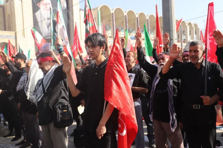 تصاویر / حضور مدیر ،اساتید وطلاب مدارس علمیه استان قزوین در مراسم تشییع قائد شهید امت در تهران