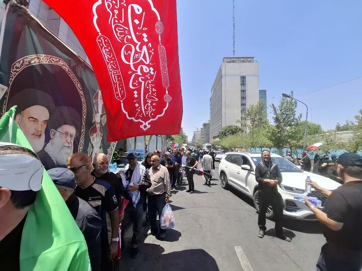 تصاویر / موکب خدمت رسانی عبرات با مشارکت موسسه مدیریت حوزه علمیه استان قزوین در تهران  برای زائران بدرقه آقای شهید