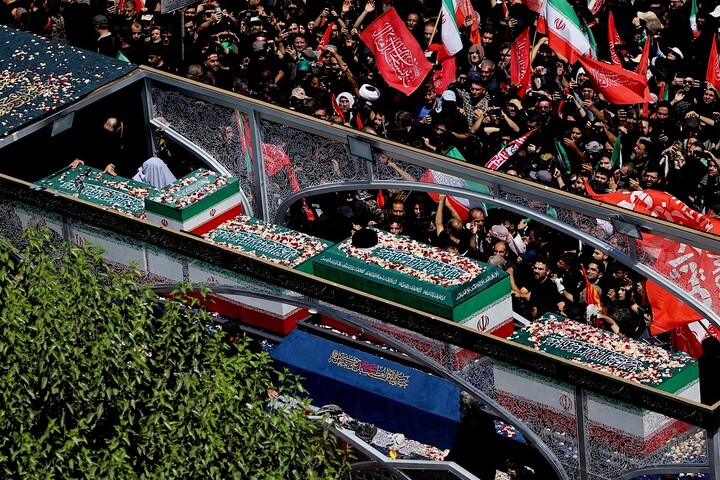 تصاویر/ بدرقه حماسی رهبر شهید انقلاب در تهران