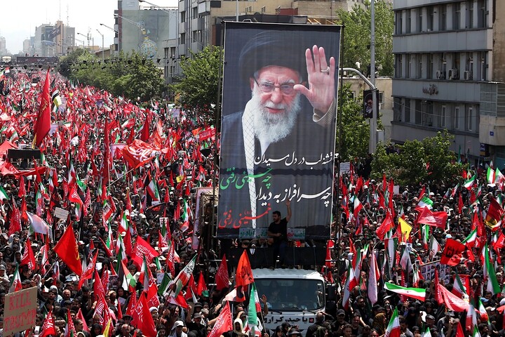 تصاویر/ بدرقه حماسی رهبر شهید انقلاب در تهران
