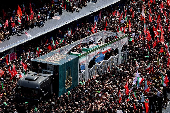 تصاویر/ بدرقه حماسی رهبر شهید انقلاب در تهران