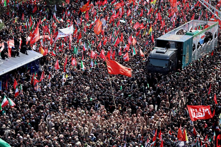 تصاویر/ بدرقه حماسی رهبر شهید انقلاب در تهران