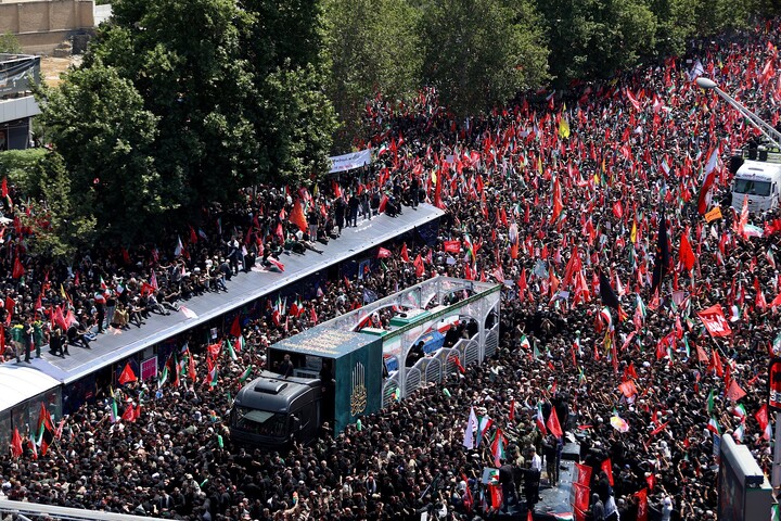 تصاویر/ بدرقه حماسی رهبر شهید انقلاب در تهران