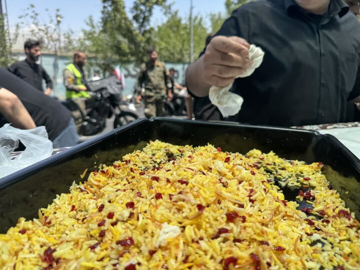 بتصاویر / تداوم خدمت رسانی موکب عبرات موسسه مدیریت حوزه علمیه استان قزوین به زائران مراسم تشییع آقای شهید ایران (-قسمت سوم )