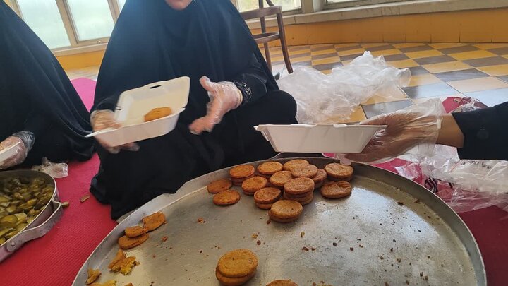 تصاویر / تداوم خدمت رسانی اساتید وطلاب حوزه علمیه خواهران شهرستان بویین زهرا در بوستان رازی در  منطقه 11تهران