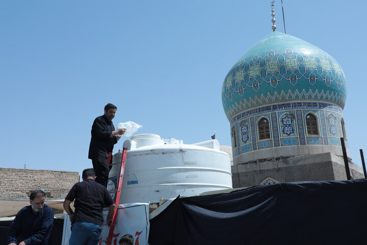 تصاویر/ خدمات گسترده حرم امامزاده موسی مبرقع(ع) برای زائران تشییع پیکر رهبر شهید انقلاب