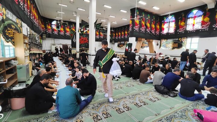 تصاویر / تدارکات اسکان و پذیرایی در امامزادگان ابراهیم و محمد(ع) قم برای زائران تشییع رهبر شهید