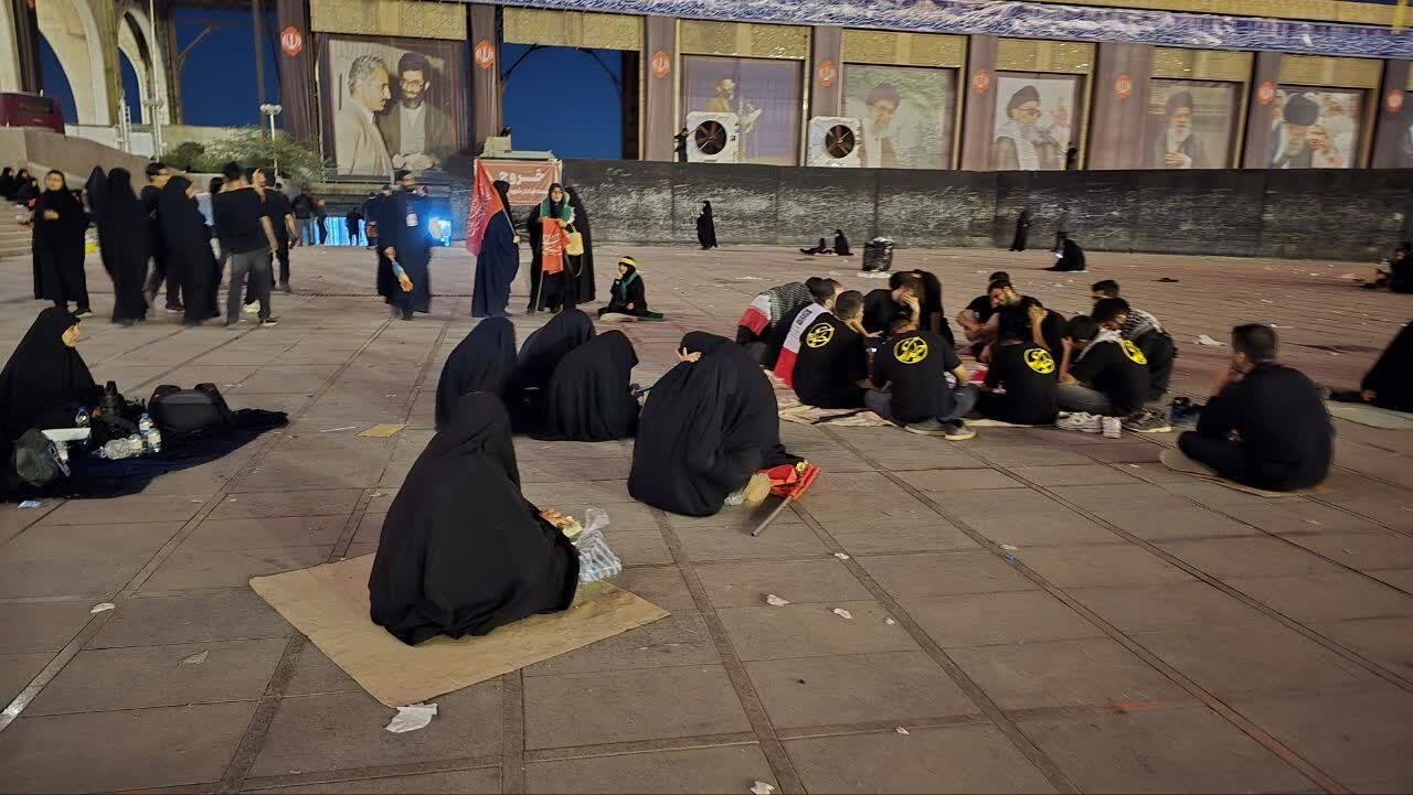 روایتِ شبی که دلهای یک ملت برای آخرین وداع در مصلی جمع شد
