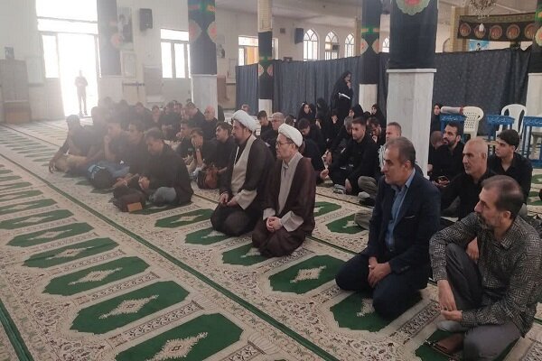 حرکت کاروان شهرستان هرسین به سوی آیین تشییع پیکر رهبر شهید انقلاب+عکس