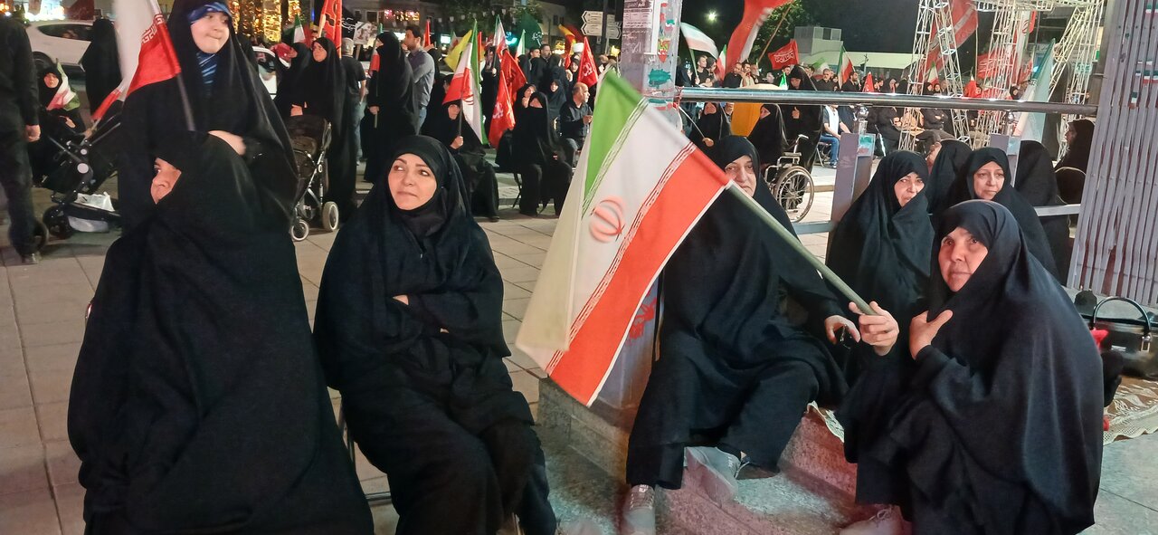 مراسم سوگواری رهبرشهید دراجتماعات مردمی مشهد