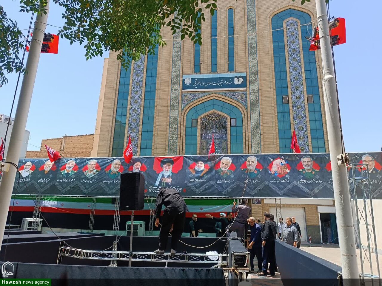 خدمت ۲۴ ساعته دفتر تبلیغات اسلامی به تشییع‌کنندگان آقای شهید + عکس