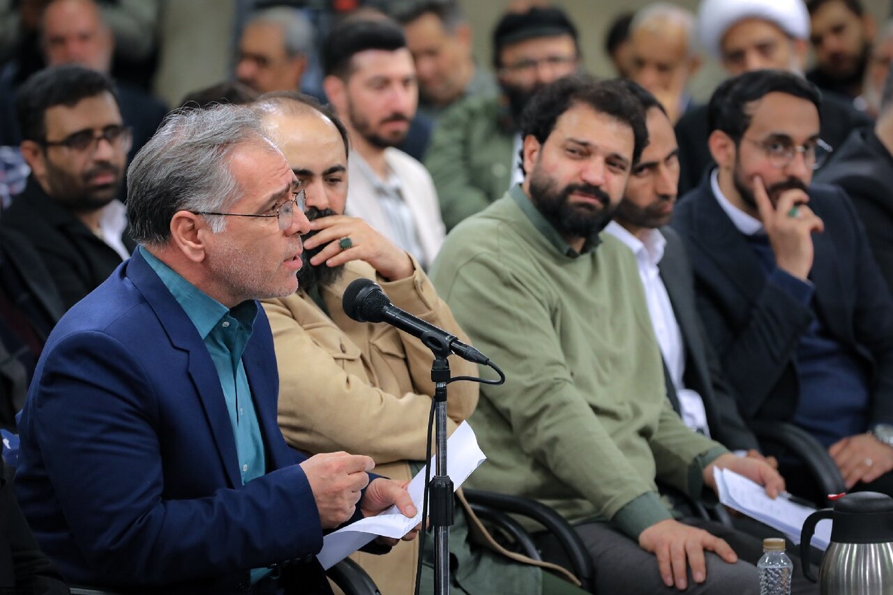 رهبر شهید در جلسات شعرخوانی مراقب بودند دلی نشکند
