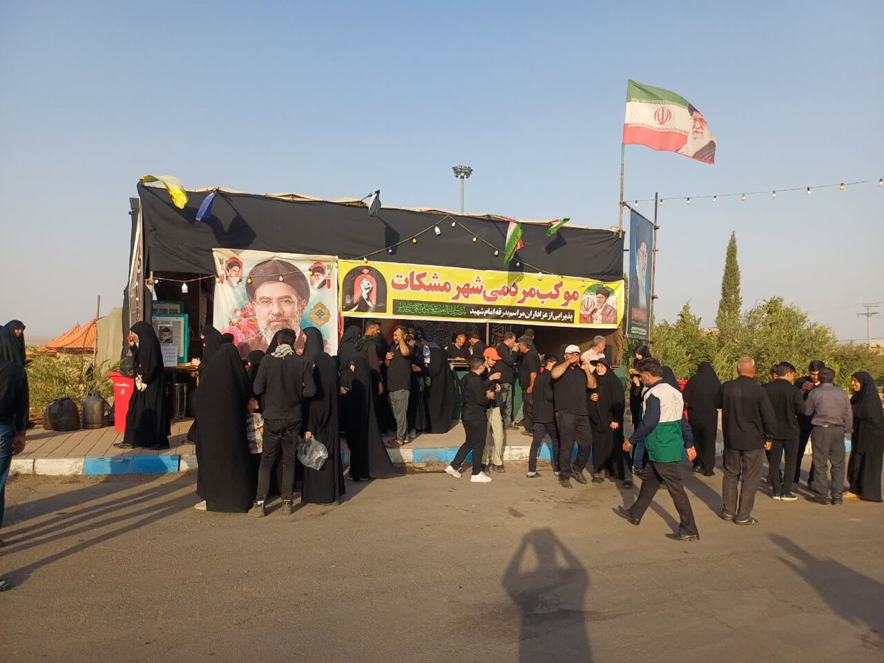 موکب پذیرایی مشکات، میزبان عزاداران آیین تشییع رهبر شهید انقلاب