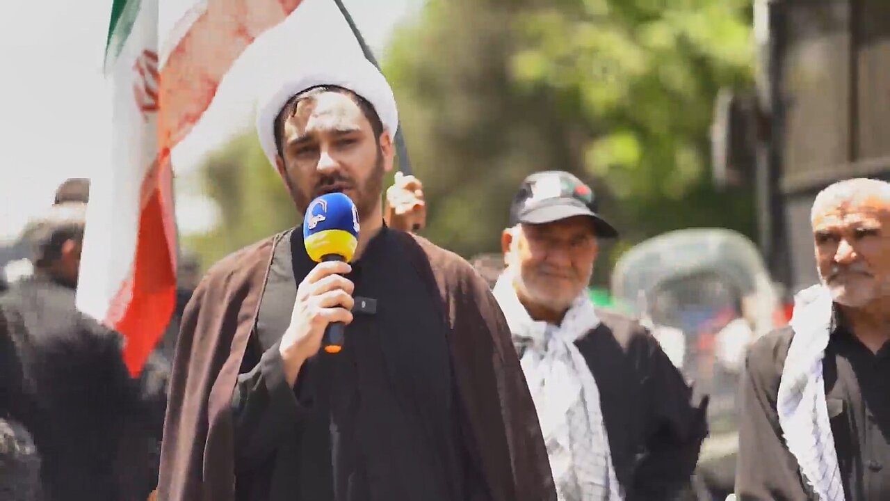 فیلم | تاکید طلاب و روحانیون بر ادامه راه امامین انقلاب