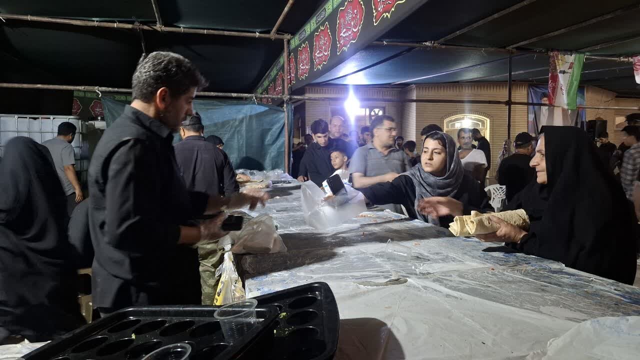 موکب پذیرایی بخش برزک، میزبان برگشت عزاداران زائرین قائد شهید امت+فیلم وعکس