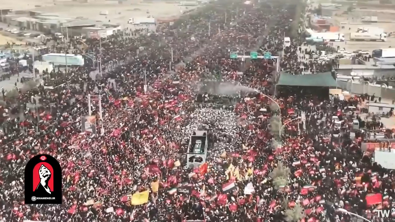 انطلاق مراسم التشييع الشعبي لقائد الثورة الإسلامية الشهيد في مدينة قم المقدسة (فيديو)