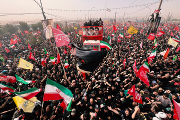 Qom Bids Farewell to the Leader of the Ummah