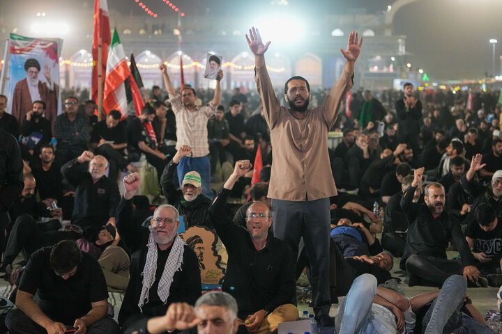 L’atmosfera della sacra Moschea di Jamkaran alla vigilia della cerimonia funebre del Leader della Rivoluzione Islamica a Qom