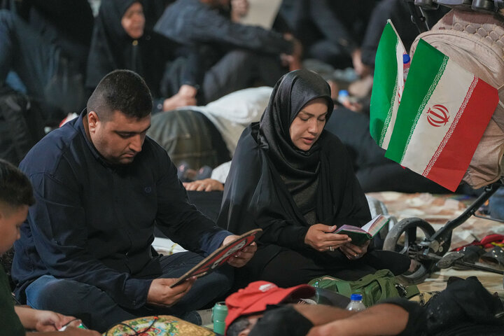 L’atmosfera della sacra Moschea di Jamkaran alla vigilia della cerimonia funebre del Leader della Rivoluzione Islamica a Qom