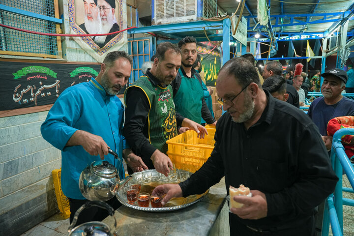 L’atmosfera della sacra Moschea di Jamkaran alla vigilia della cerimonia funebre del Leader della Rivoluzione Islamica a Qom