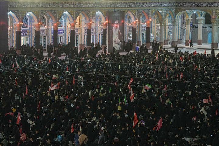 L’atmosfera della sacra Moschea di Jamkaran alla vigilia della cerimonia funebre del Leader della Rivoluzione Islamica a Qom