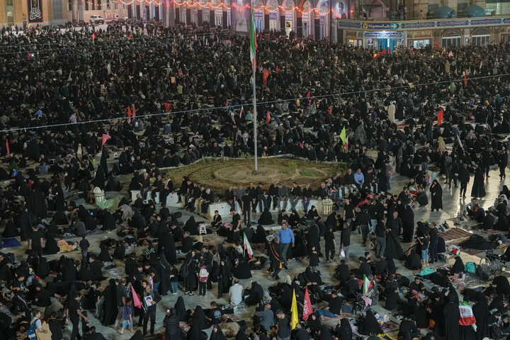 L’atmosfera della sacra Moschea di Jamkaran alla vigilia della cerimonia funebre del Leader della Rivoluzione Islamica a Qom