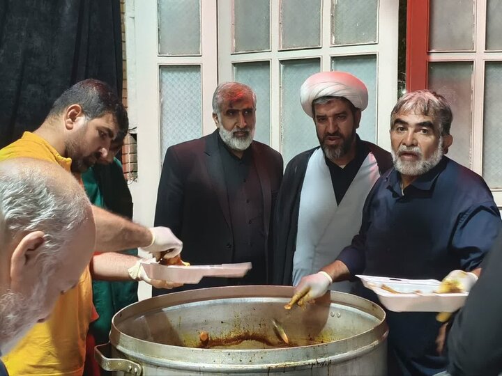 تصاویر /خادم‌گونه در مسیر وداع؛ گزارشی از میزبانی گرم امامزاده علی بن جعفر(ع)از زائران رهبر شهید