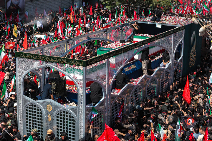 تصاویر هوایی از جمعیت عظیم در تشییع پیکر مطهر آقای شهید ایران