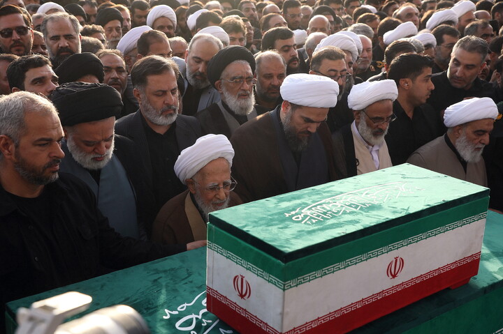 قم المقدسہ میں رہبر شہید (رہ) کی تشییع کے مناظر