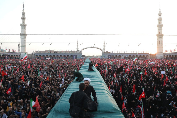 قم المقدسہ میں رہبر شہید (رہ) کی تشییع کے مناظر