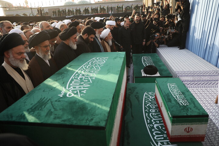 قم المقدسہ میں رہبر شہید (رہ) کی تشییع کے مناظر