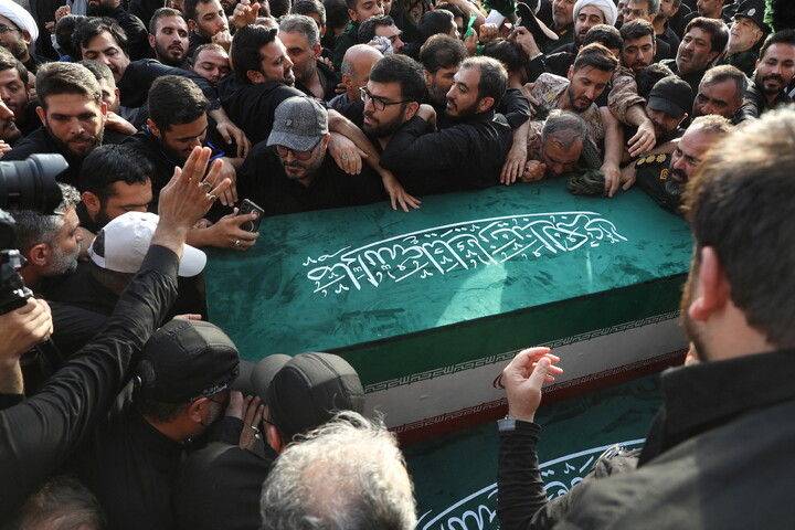 قم المقدسہ میں رہبر شہید (رہ) کی تشییع کے مناظر