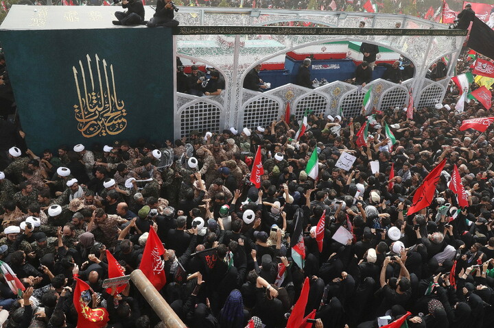 قم المقدسہ میں رہبر شہید (رہ) کی تشییع کے مناظر