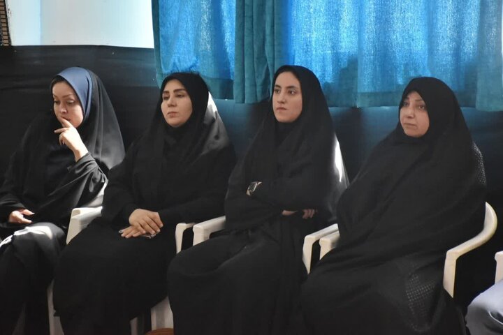 تصاویر/مراسم باشکوه وداع بانوان خرم‌آبادی با رهبر شهید