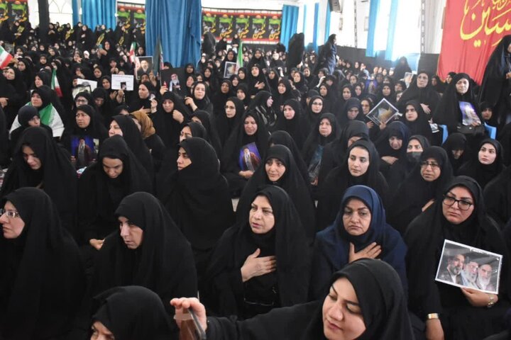 تصاویر/مراسم باشکوه وداع بانوان خرم‌آبادی با رهبر شهید