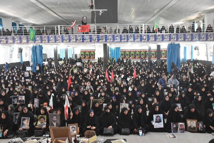 تصاویر/مراسم باشکوه وداع بانوان خرم‌آبادی با رهبر شهید