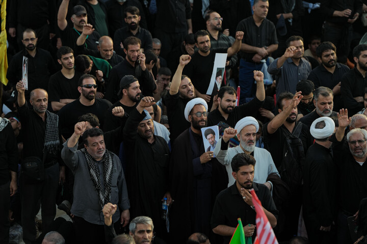 تصاویر/ اقامه نماز و و وداع با پیکر مطهر قائد شهید در مسجد مقدس جمکران