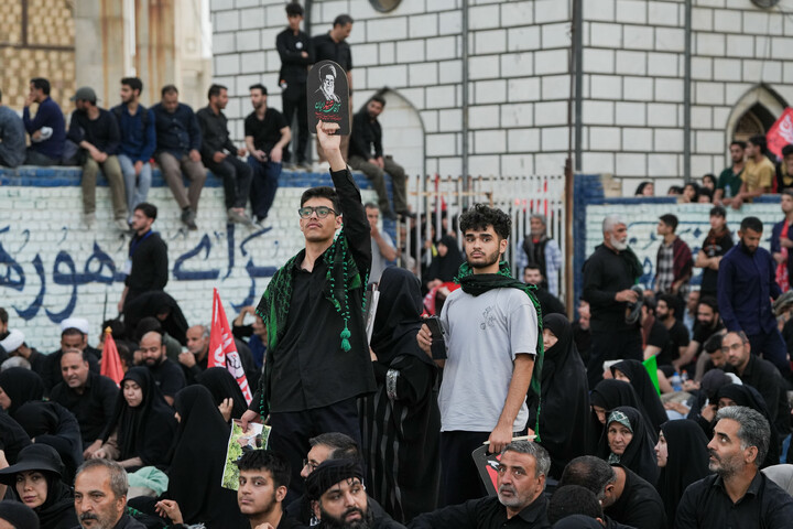 تصاویر/ اقامه نماز و و وداع با پیکر مطهر قائد شهید در مسجد مقدس جمکران