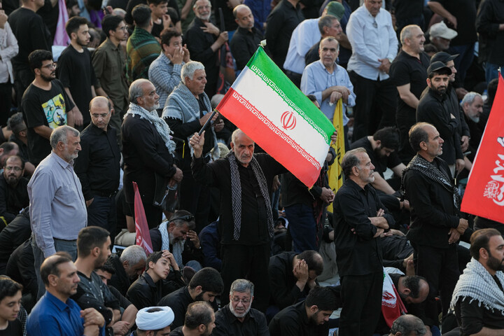 تصاویر/ اقامه نماز و و وداع با پیکر مطهر قائد شهید در مسجد مقدس جمکران